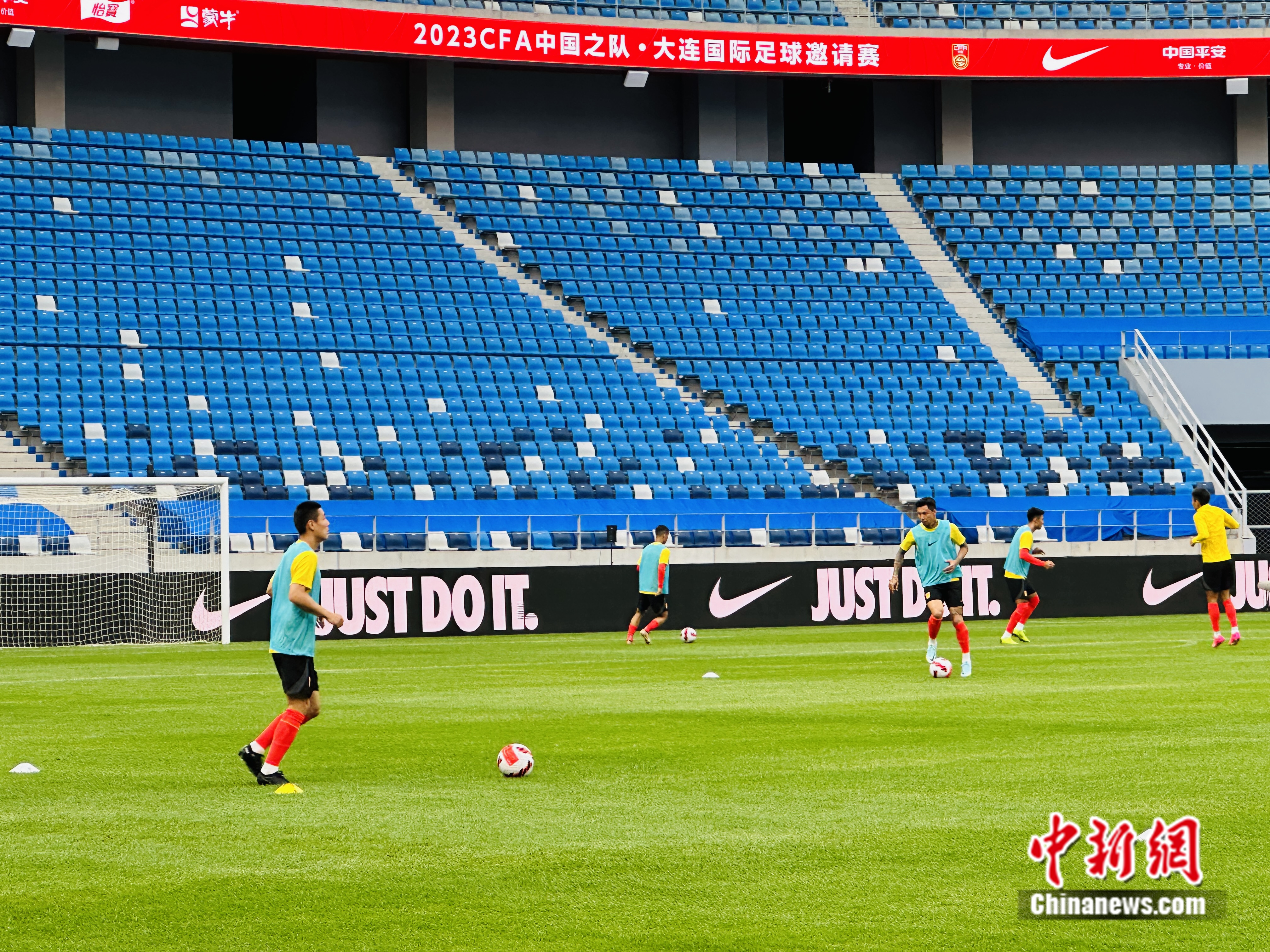 各队主场作战，全力以赴争取晋级机会的简单介绍