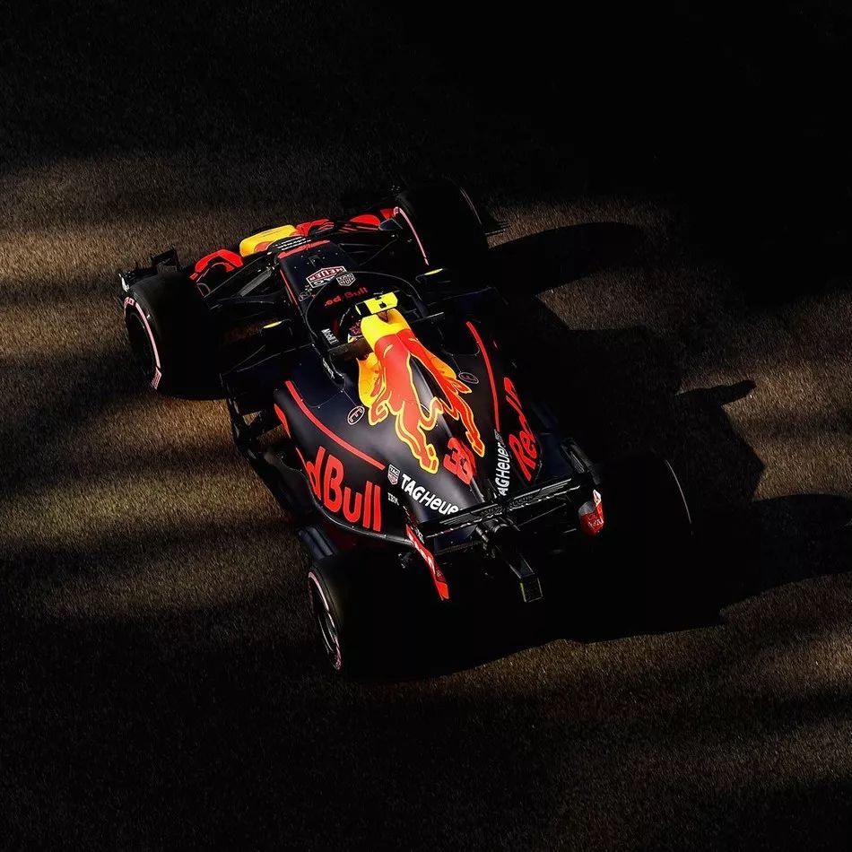 关于梅赛德斯完胜红牛二队，阿隆索惊艳四座的信息